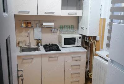 Garsonieră decomandată în Petros - 2