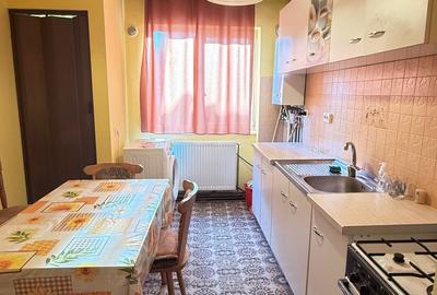 Apartament cu 3 camere semidecomandat, mobilat în Bogdan Vodă