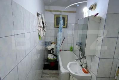 Apartament cu 3 camere semidecomandat, mobilat în Central - 1