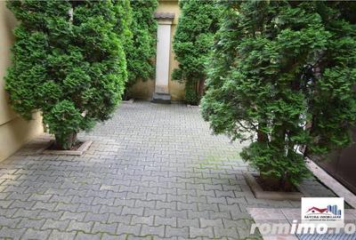 Casa si Spatiu Comercial de Vanzare Zona Semicentrala - 1
