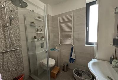 Casă cu 8 camere cu Canalizare în Titan
