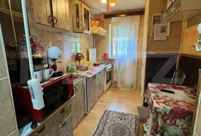 Apartament cu 3 camere semidecomandat, mobilat în Turda