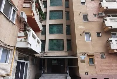 Ultracentral apartament 2 camere de vanzare. Merita vazut!