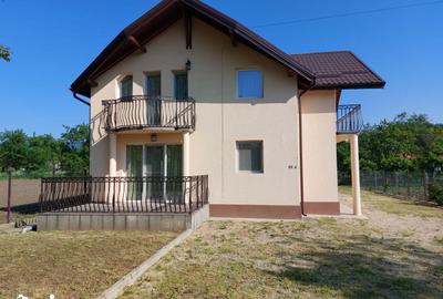 Casă cu 4 camere cu Teren 1000 Mp în Agrij - 12