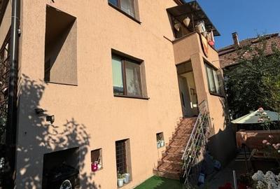Casa cu 5 Camere ,Suprafata 200mp,zona Intre Lacuri