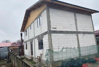 Casă cu 4 camere cu Teren 255 Mp în Central - 4