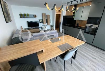 Apartament cu 2 camere semidecomandat, mobilat în Soarelui
