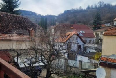 Casă cu 7 camere cu Teren 446 Mp în Central - 9