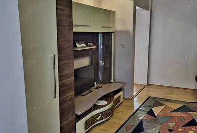 Apartament 3 camere de vanzare!!