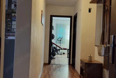 Apartament 4camere de vanzare - 1