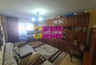 Apartament cu 3 camere de vanzare in Campina - Zona Centrala