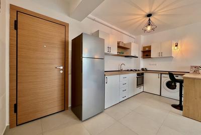 Apartament cu 2 camere semidecomandat, mobilat în Tractorul - 15