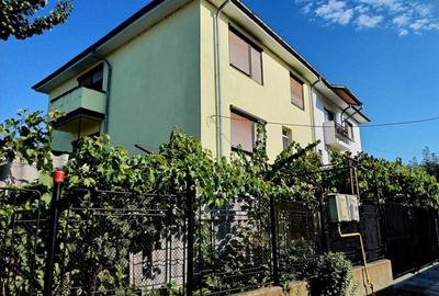 Casă cu 6 camere cu Teren 245 Mp în Central - 1