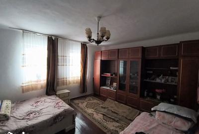 Casă cu 4 camere cu Teren 1500 Mp în Adâncata - 9