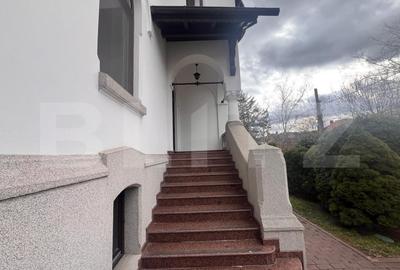 Casă individuală cu 8 camere cu Canalizare în 1 Mai - 4