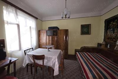 Casă cu 3 camere cu Teren 348 Mp în Central - 1