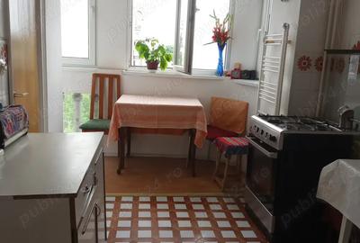 Inchiriez apatament 3 camere 2bai.zona Unirii, Rond Cosbuc,et.4din8 - 1