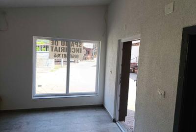 Spațiu comercial, de 40 mp, în Central - 3