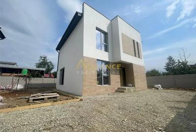 Casă cu 5 camere cu Teren 300 Mp în Central