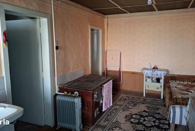 Casă cu 3 camere cu Teren 3600 Mp în Central - 1