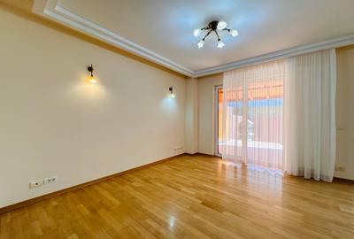 Casă cu 5 camere cu Garaj în Central - 21