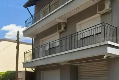 Casă cu 12 camere cu Canalizare în Parcul Carol