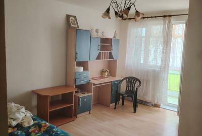 Garsonieră decomandată în Deve