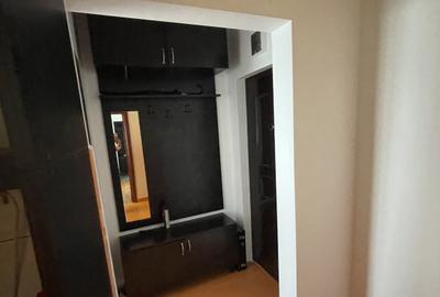 Apartament cu 3 camere semidecomandat în Central - 1