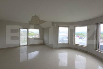 Casa cu 5 camere, 300 mp, teren 27 ari, Valea Rusului - 27
