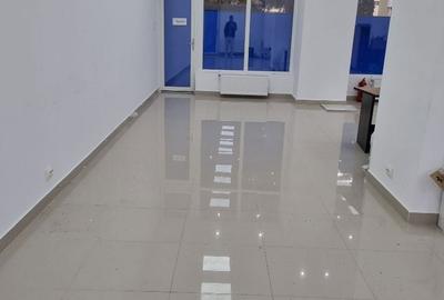Spațiu comercial, de 100 mp, în Central - 3