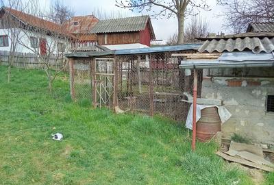 Casă cu 4 camere în Pucheni