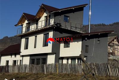 Casă cu 9 camere cu Teren 1750 Mp în Valea Doftanei - 2