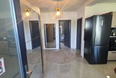 Casă cu 3 camere decomandat cu Teren 497 Mp în Central - 1