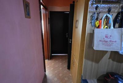Apartament cu 3 camere decomandat în Valea Ialomiței