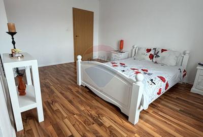 Casă cu 5 camere cu Teren 999 Mp în Central - 10