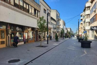 Apartament cu 3 camere semidecomandat în Central