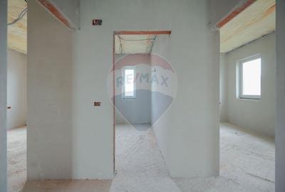 Casă cu 3 camere cu Teren 455 Mp în Cihei - 2