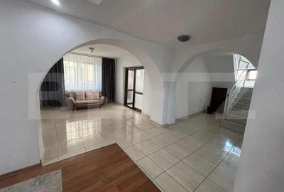 Casa de vanzare cu 5 camere, 200 mp, zona Micro 3 - 3