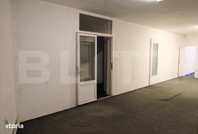 Spațiu comercial, de 165 mp, în Central - 4