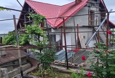 Casă cu 5 camere cu Teren 455 Mp în Central - 2