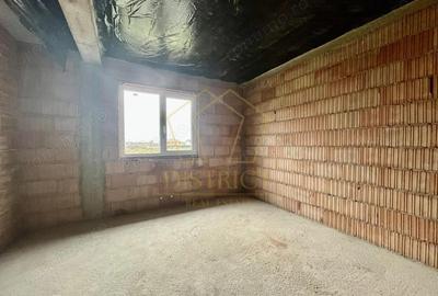 Casă cu 4 camere cu Teren 312 Mp în Moșnița Nouă