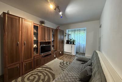 Apartament 3 camere, semidecomandat, etajul 3/4, zona P-ta Doina - 2