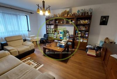 Apartament cu 3 camere decomandat, mobilat în Central