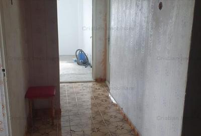 Apartament cu 3 camere decomandat în Barieră - 2