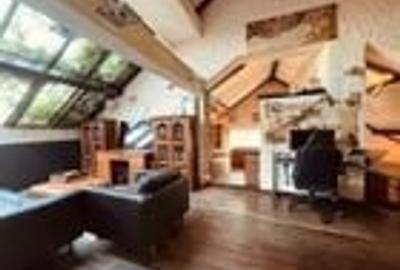 Casă individuală cu 6 camere cu Canalizare în Sud