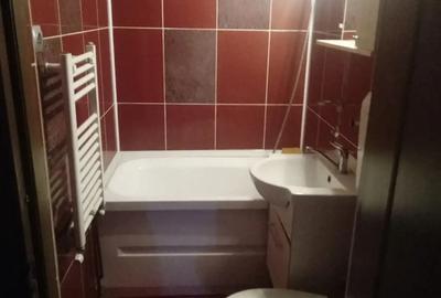 Inchiriez apartament cu 2 camere Bulevardul Independen?ei langa salon Ramona pia?a 1 Mai bloc - 9