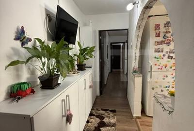 Apartament cu 3 camere, 65 mp, etaj 3, zona 9 Mai - 8