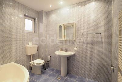 Vila cu 6-7 camere si gradina generoasa Vila cu 6-7 camere si gradina generoasa - 8