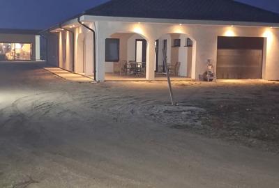 Casă cu 5 camere cu Teren 4088 Mp în Coșoveni - 1