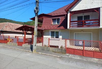 Casă cu 8 camere cu Teren 731 Mp în Mediaș - 10